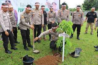 Dukung Penghijauan Sejak Dini, Polres Binjai Dengan Serentak Laksanakan Penanaman Pohon